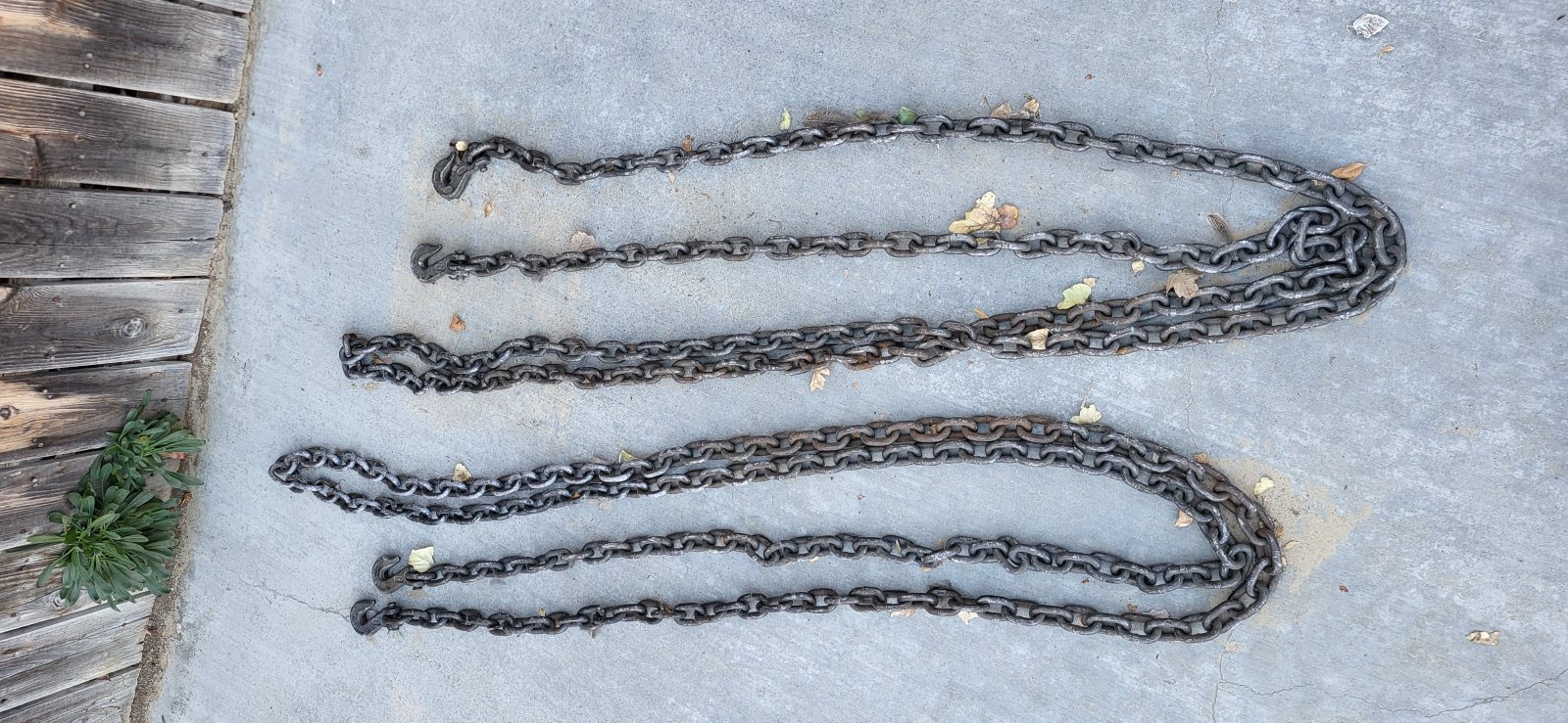 Up for sale 2 towing chains, heavy duty 3/8". The asking price is $25....